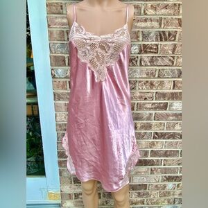 Vintage 90s Gold Label Victorias Secret Light Pink Lace Slip